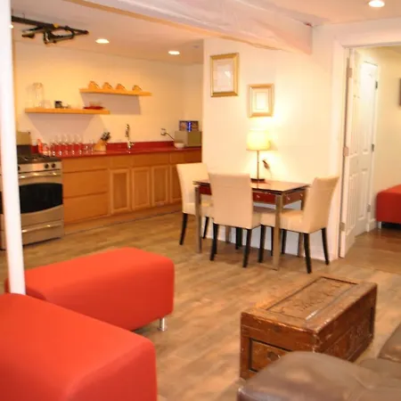 L3-Lower Level 1Bedroom Apt Newark Down Town